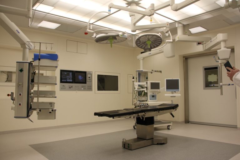 the inside of a medical opporating room